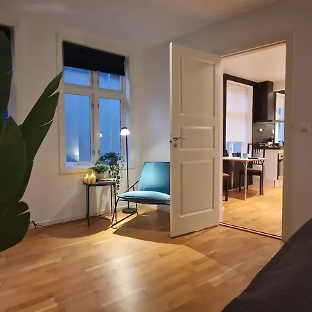 Center Retreat With King Bed *