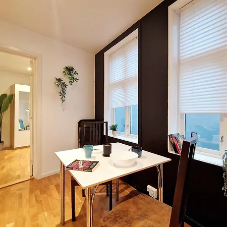 Center Retreat With King Bed *