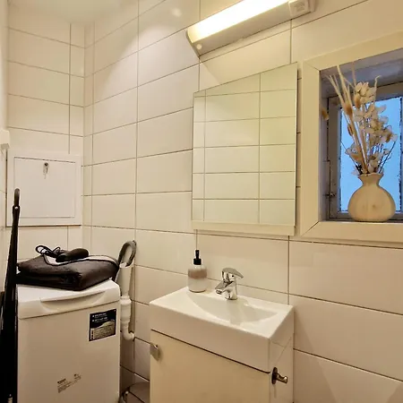 Center Retreat With King Bed Bergen