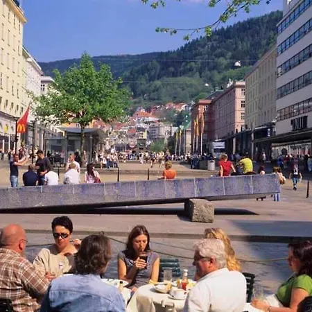 Center Retreat With King Bed *