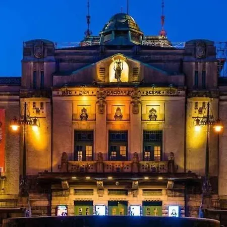 Center Retreat With King Bed Apartment