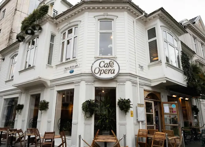 Center Retreat With King Bed 아파트 *