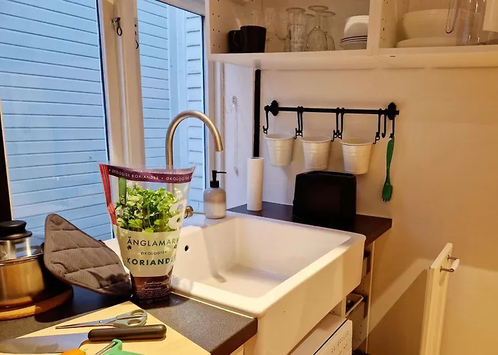 Center Retreat With King Bed