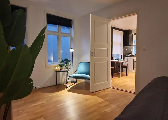 Center Retreat With King Bed *