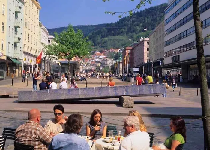 Center Retreat With King Bed *